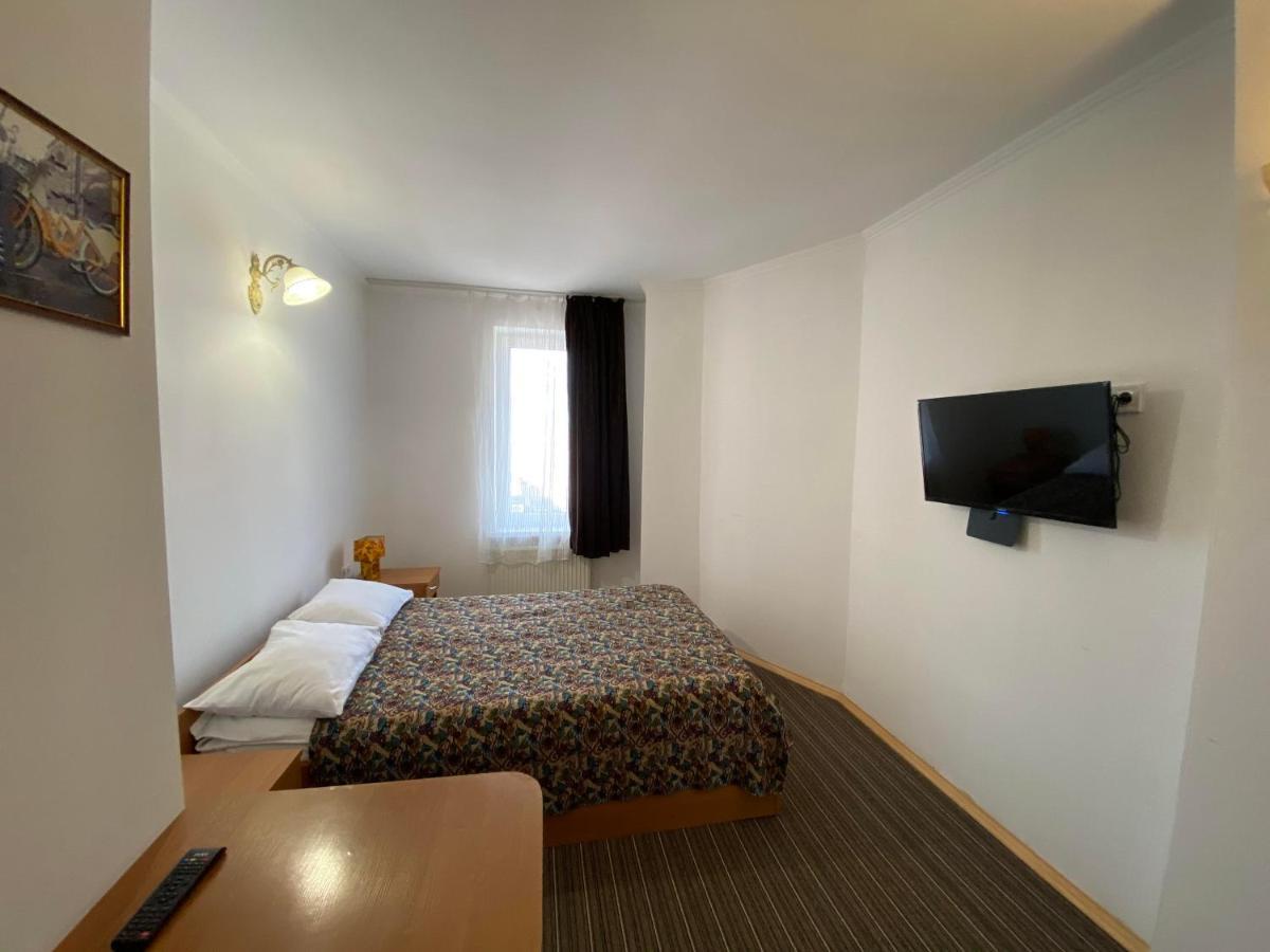 לבוב Autopark Hotel מראה חיצוני תמונה
