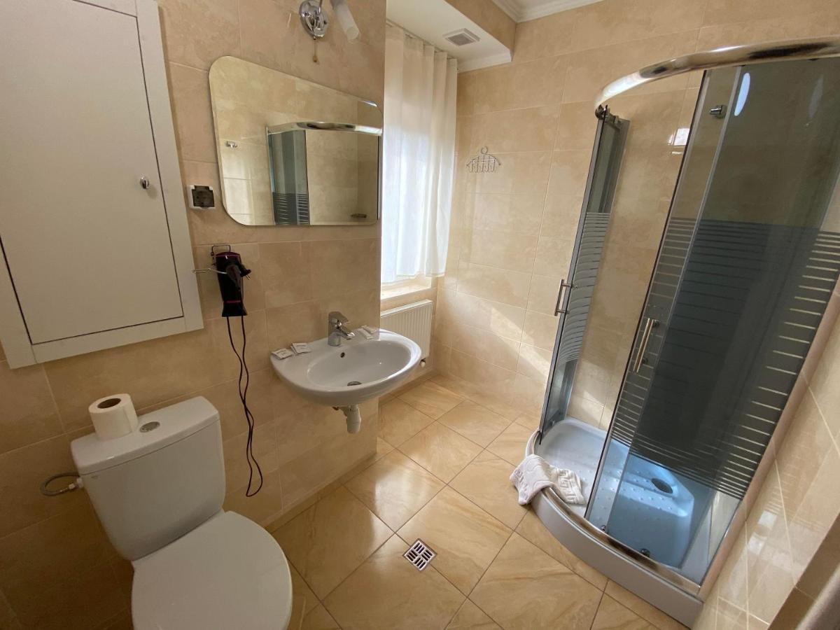 לבוב Autopark Hotel מראה חיצוני תמונה